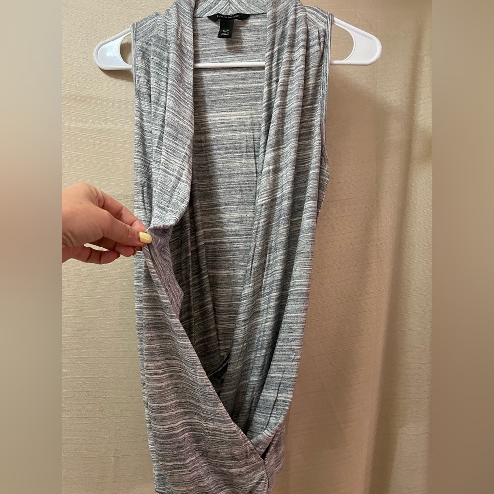 ⚫️ BOGO Banana Republic Gray Sleeveless Open Front Drape Shirt Size Small - Picture 3 of 7